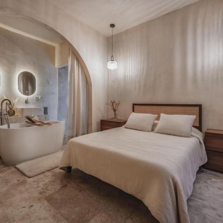Casa Chomak - Colonial Luxury with a Private Outdoor Pool and Parking in Central Merida - Vacation Home - 2