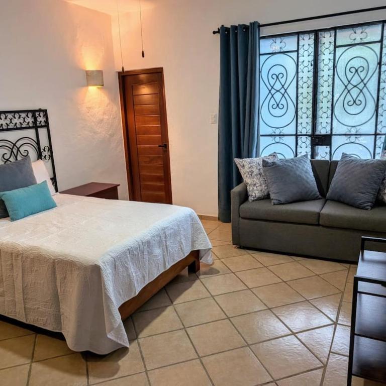 Casa Kiiwik - Luxury Property with a Private Outdoor Pool and Parking in Central Merida - Vacation Home - 29