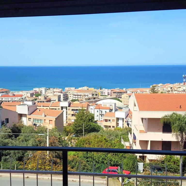 Delle Rose - Camera Familiare con Vista Mare - 1