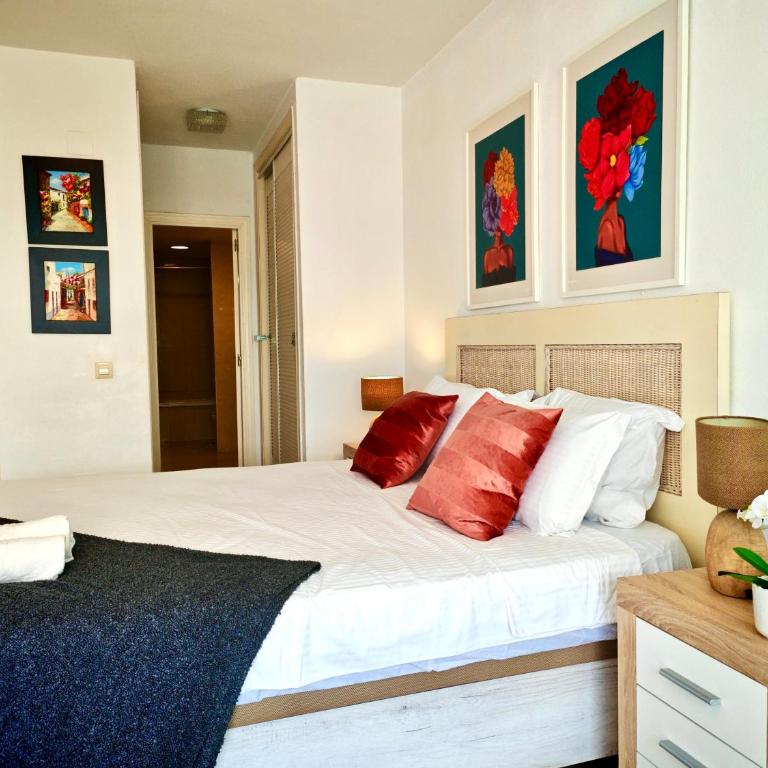 Stylish 2-Bed Duplex Townhouse, Full Kitchen, Access to Three Pools, Minutes from Puerto Banus, by "La Buena Vida Holiday Homes" - Apartamento de 2 dormitorios - 9