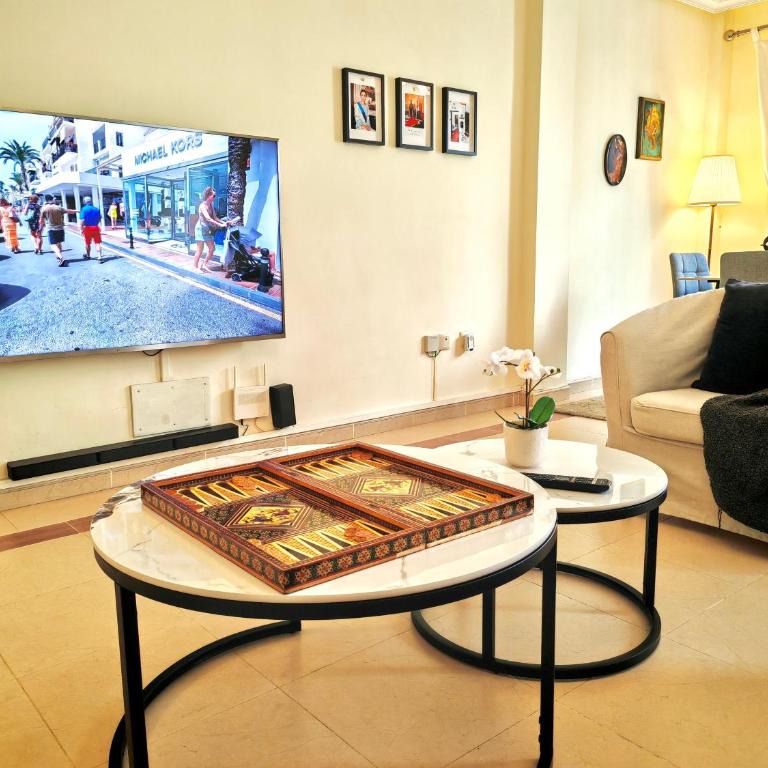 Stylish 2-Bed Duplex Townhouse, Full Kitchen, Access to Three Pools, Minutes from Puerto Banus, by "La Buena Vida Holiday Homes" - Apartamento de 2 dormitorios - 23