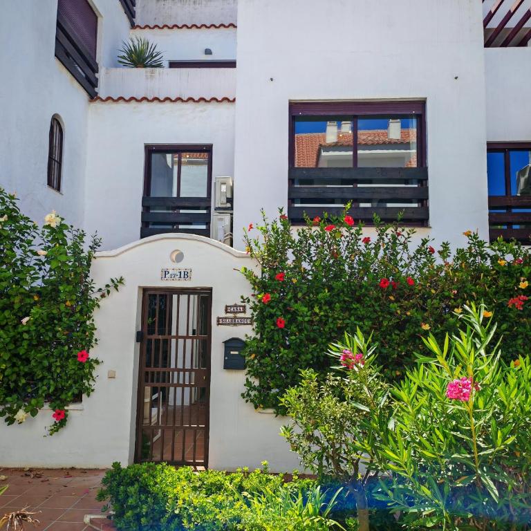 Stylish 2-Bed Duplex Townhouse, Full Kitchen, Access to Three Pools, Minutes from Puerto Banus, by "La Buena Vida Holiday Homes" - Apartamento de 2 dormitorios - 71
