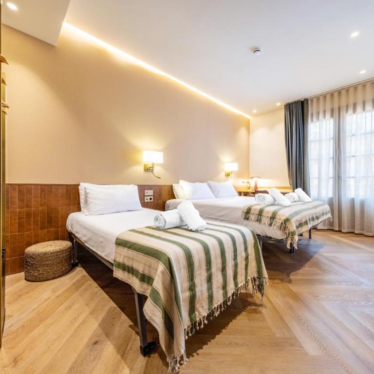 Hostal Ambos Mundos - Deluxe Double Room with Balcony - 2