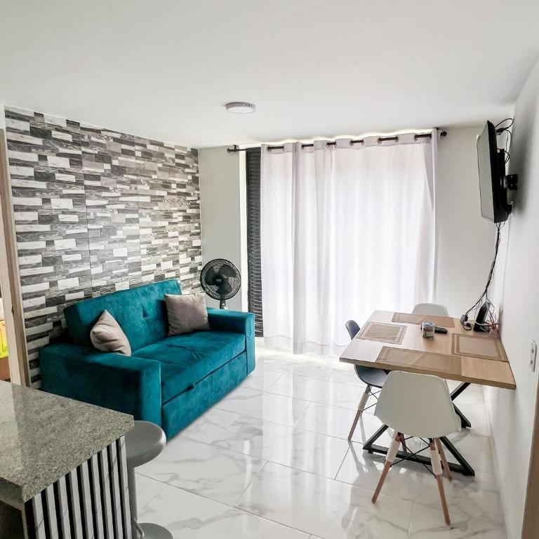 Moderno Apto con AC, 2 baños y excelente ubicación - Apartamento de 2 dormitorios - 17