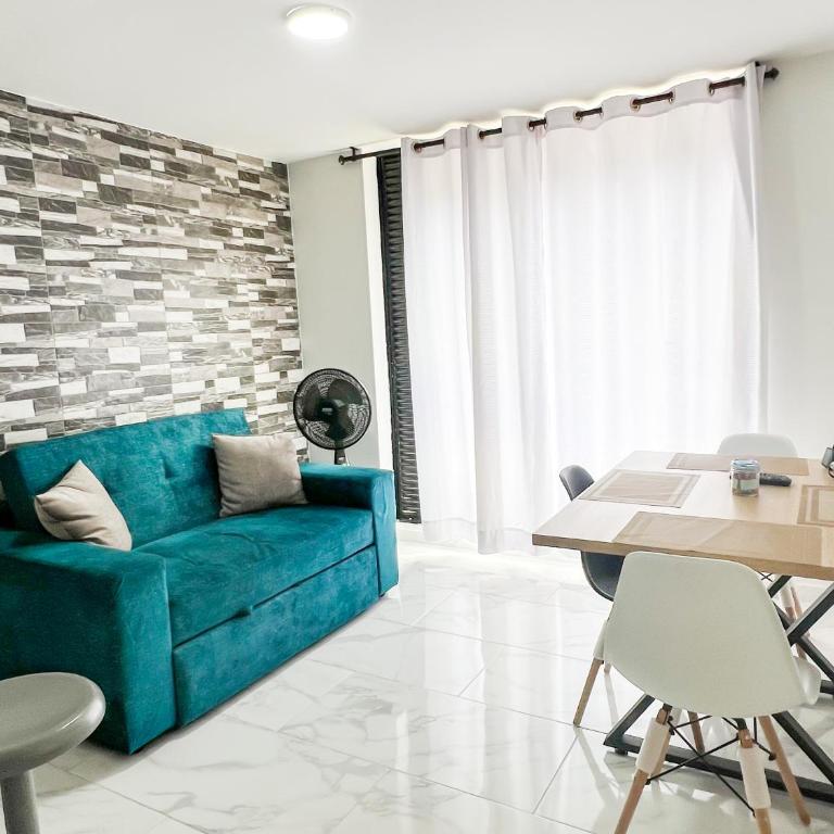 Moderno Apto con AC, 2 baños y excelente ubicación - Apartamento de 2 dormitorios - 18