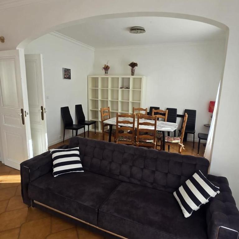 La glam house - Four-Bedroom House - 6
