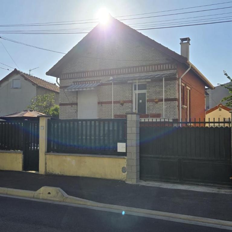 La glam house - Four-Bedroom House - 5