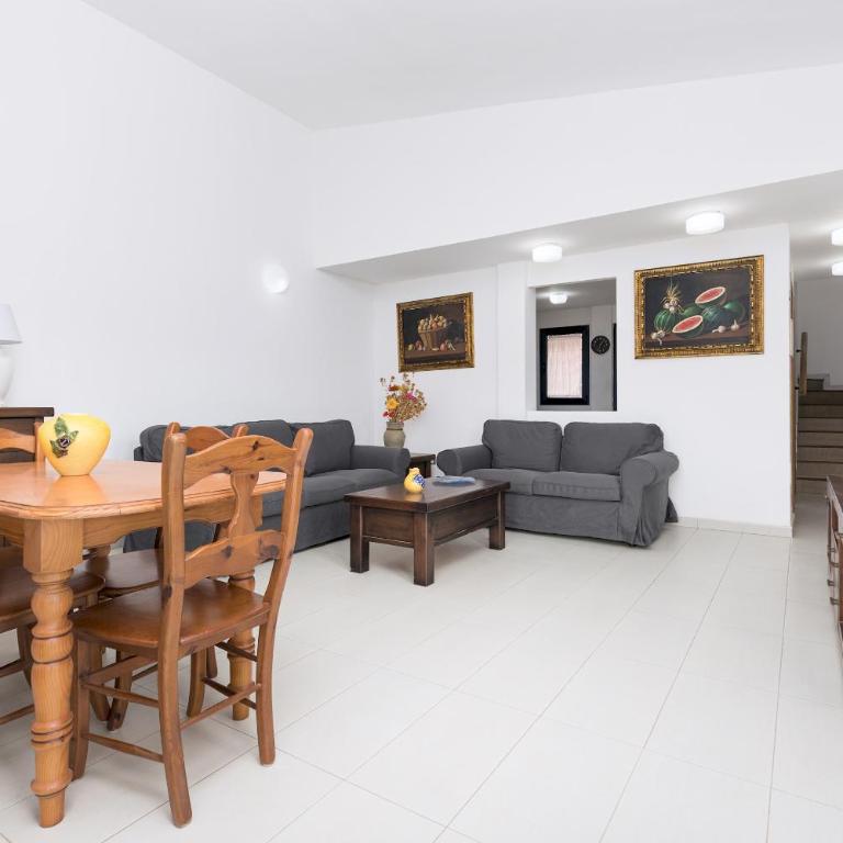 Home2Book Chill BBQ Hideaway in Corralejo - Three-Bedroom Chalet - 6