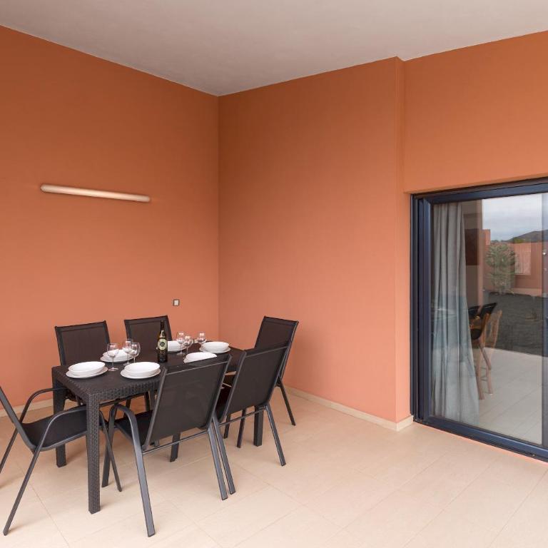 Home2Book Chill BBQ Hideaway in Corralejo - Three-Bedroom Chalet - 10