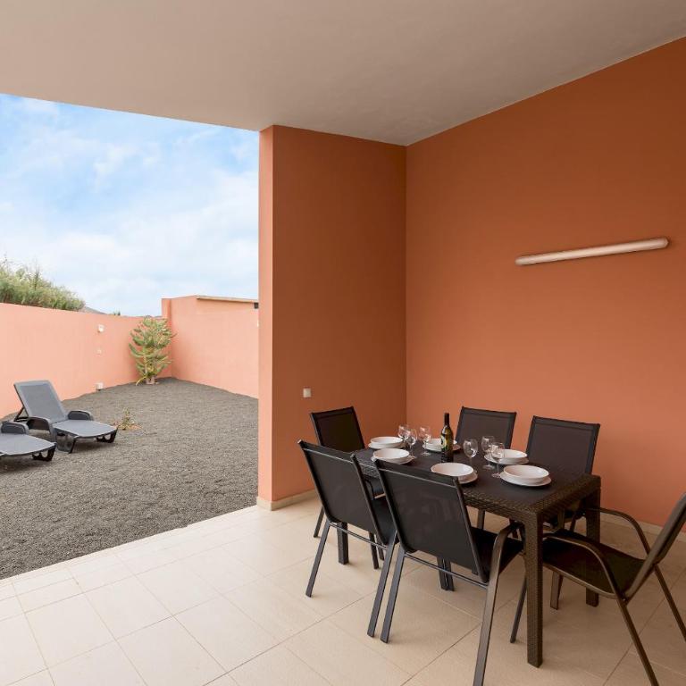 Home2Book Chill BBQ Hideaway in Corralejo - Three-Bedroom Chalet - 11