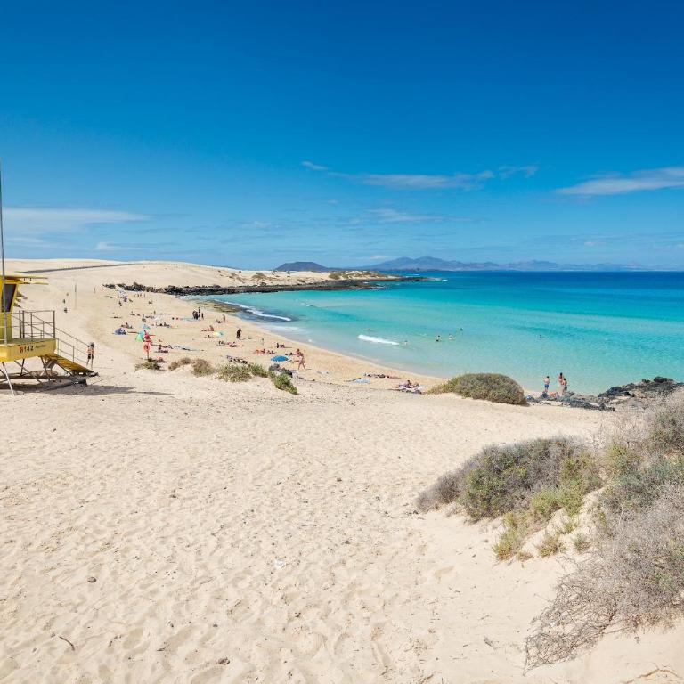 Home2Book Chill BBQ Hideaway in Corralejo - Three-Bedroom Chalet - 4