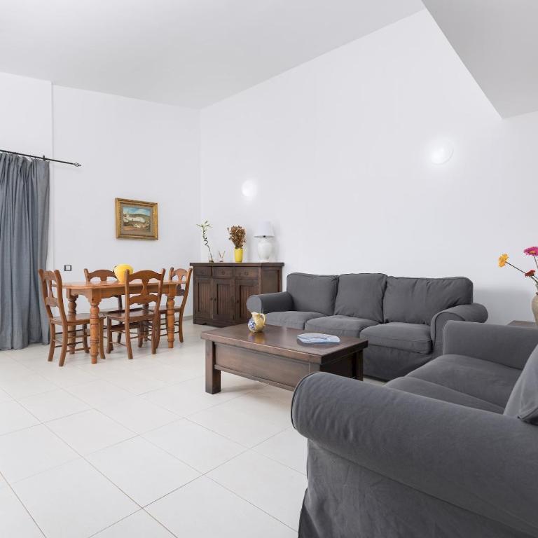 Home2Book Chill BBQ Hideaway in Corralejo - Three-Bedroom Chalet - 7
