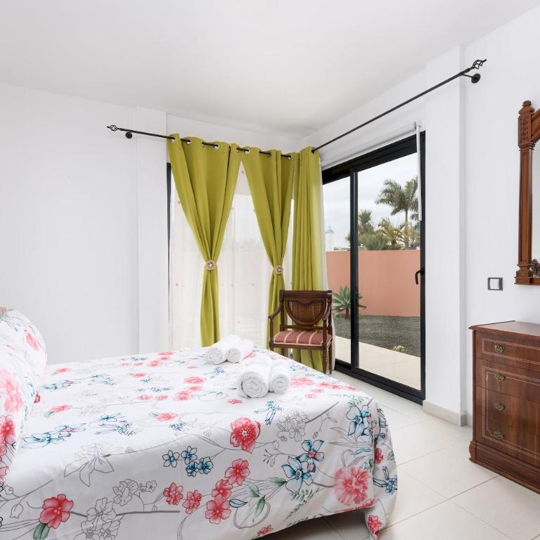 Home2Book Chill BBQ Hideaway in Corralejo - Three-Bedroom Chalet - 17