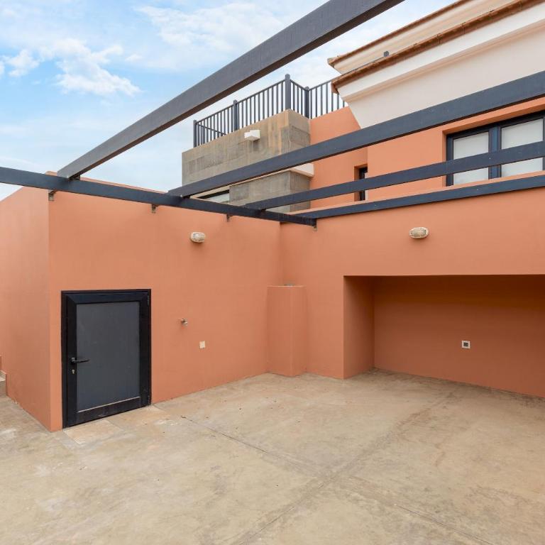 Home2Book Chill BBQ Hideaway in Corralejo - Three-Bedroom Chalet - 24