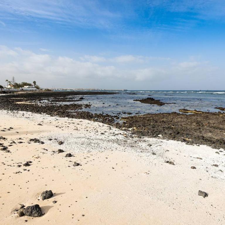 Home2Book Chill BBQ Hideaway in Corralejo - Three-Bedroom Chalet - 26