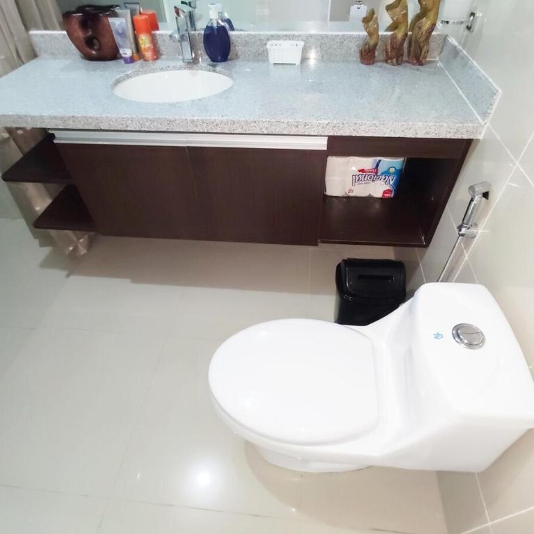 Mi casa, su casa - Moderno y Chic - Three-Bedroom Apartment - 38