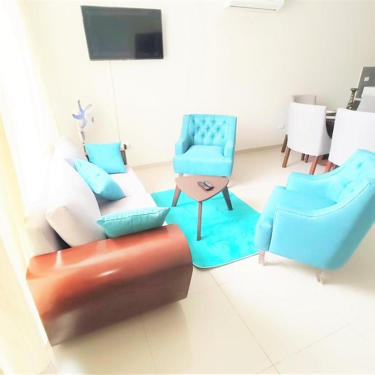 Mi casa, su casa - Moderno y Chic - Three-Bedroom Apartment - 16