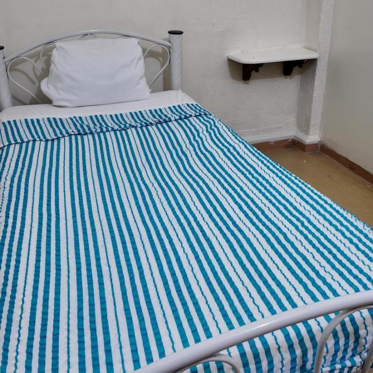 Hostal Ciudad de México - Habitaciones privadas con Wi-Fi en el centro histórico - Habitación Individual con ducha y aseo compartidos - 11