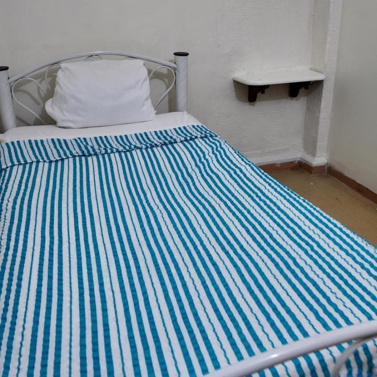Hostal Ciudad de México - Habitaciones privadas con Wi-Fi en el centro histórico - Habitación Individual con ducha y aseo compartidos - 10