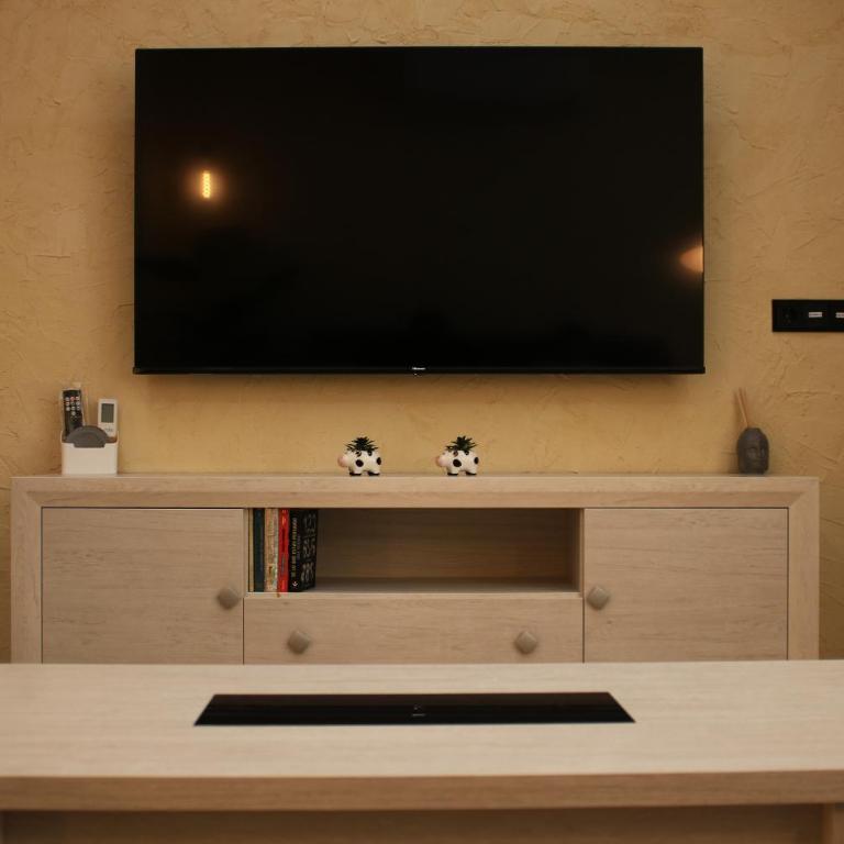 Suites Oeste - Suite Deluxe con cama extragrande - 11