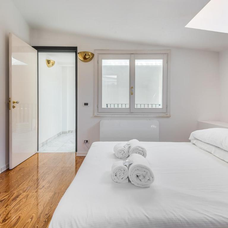 Duomo3'-Skylight-IdroPool-Private-Cinema-FreePark - Appartamento con 3 Camere da Letto - 2