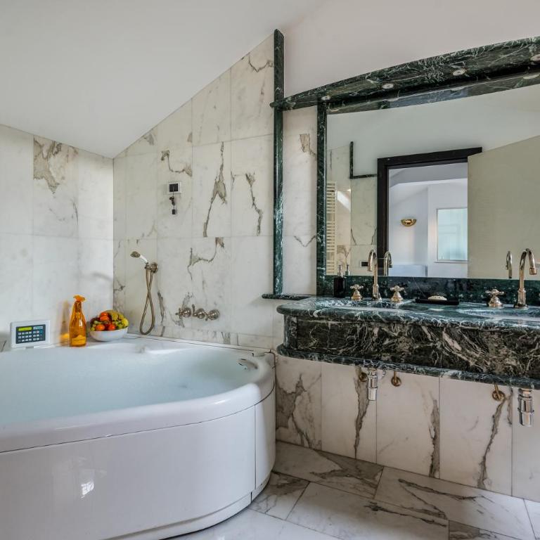 Duomo3'-Skylight-IdroPool-Private-Cinema-FreePark - Appartamento con 3 Camere da Letto - 13