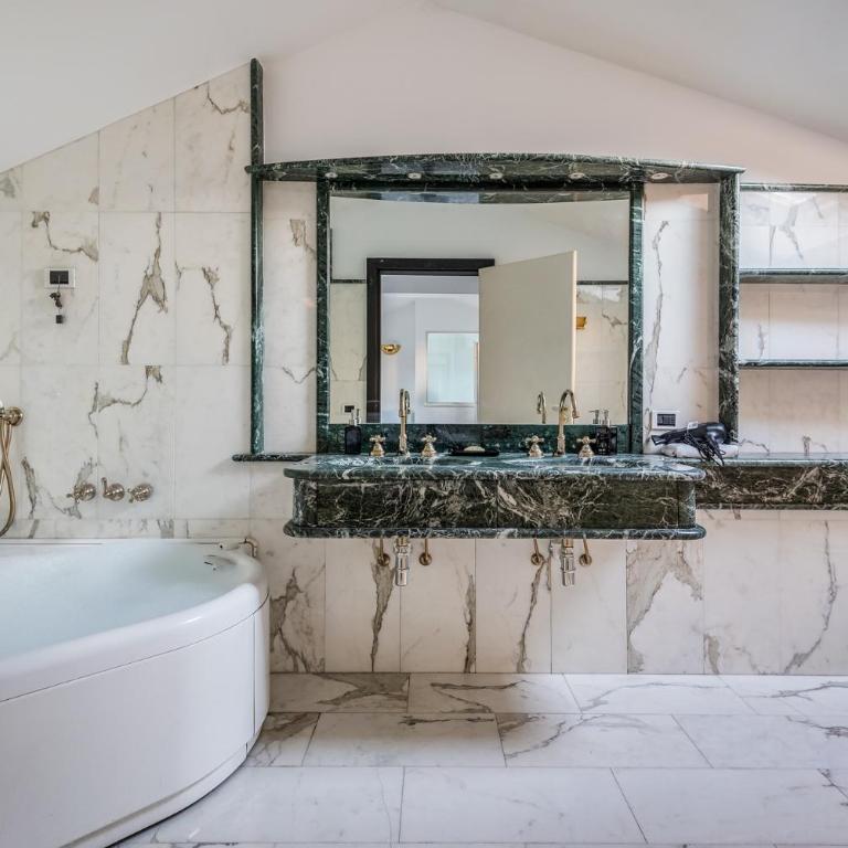Duomo3'-Skylight-IdroPool-Private-Cinema-FreePark - Appartamento con 3 Camere da Letto - 31