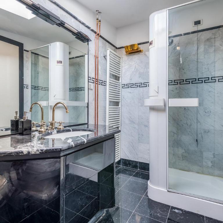 Duomo3'-Skylight-IdroPool-Private-Cinema-FreePark - Appartamento con 3 Camere da Letto - 34