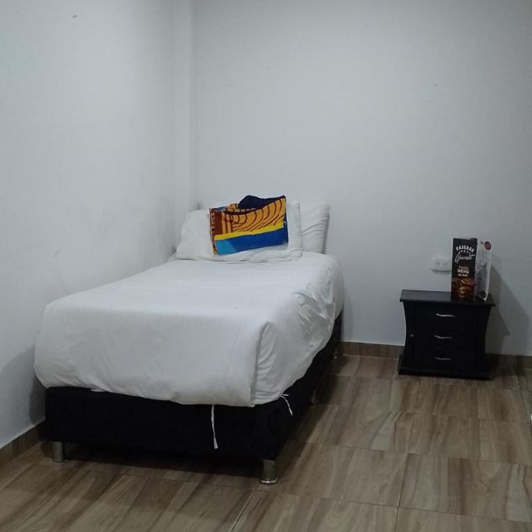 Cerca Embajada , Corferias , G -12 Hotel Monaco de Luxe - Habitación Individual - 6