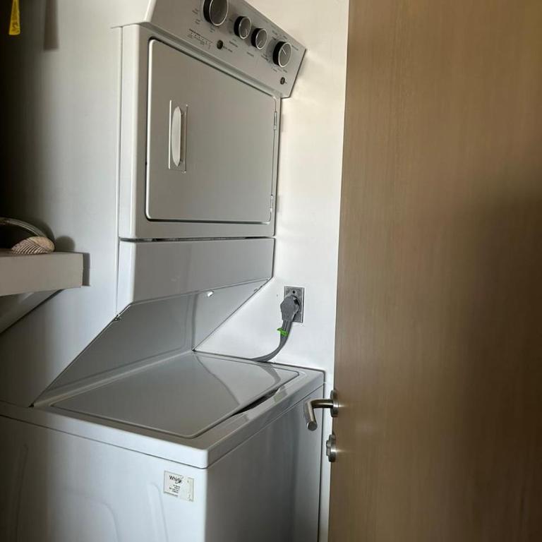 Classic 2BR Condo pool near beach - Two-Bedroom Apartment - 9