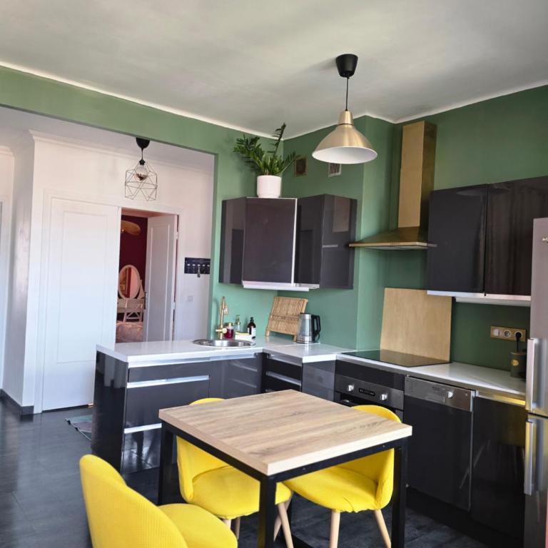 3 pièces avec vue proche du Port de Nice - Appartement 2 Chambres - 25