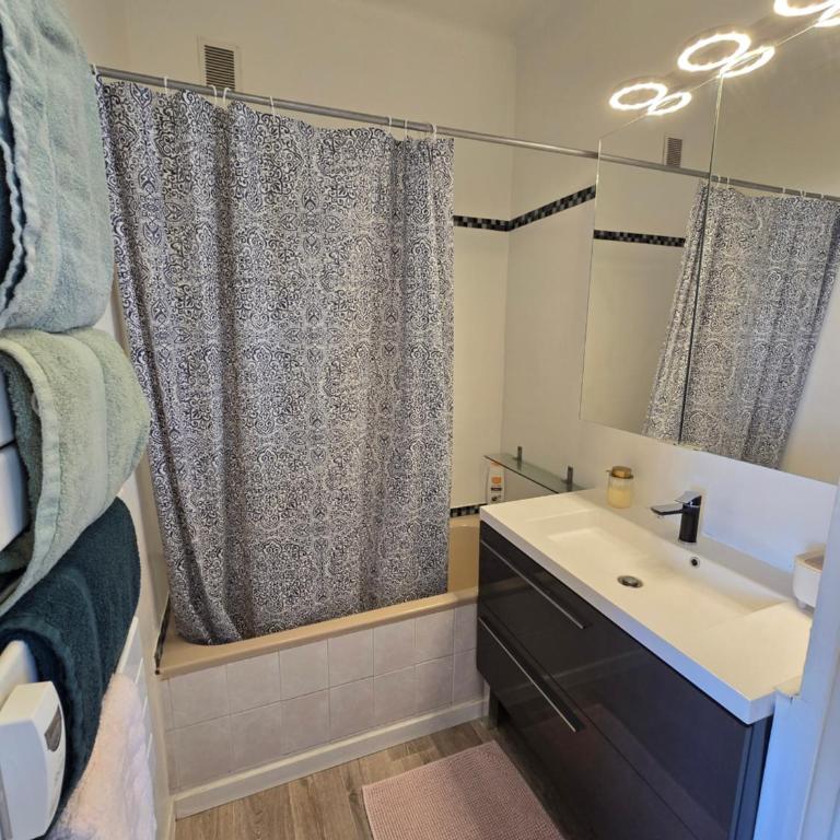 3 pièces avec vue proche du Port de Nice - Appartement 2 Chambres - 27