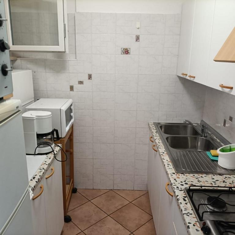 Casa dei Fiori - Appartamento con 2 Camere da Letto e Balcone - 3