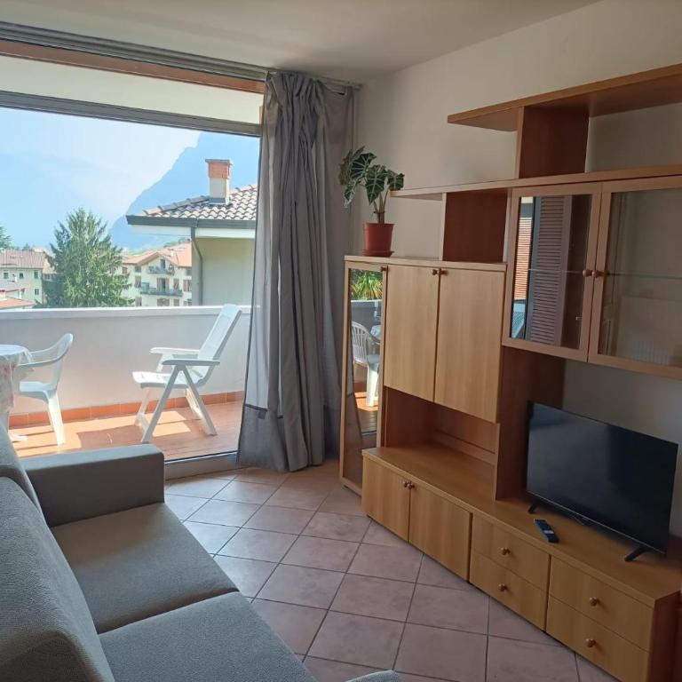 Casa dei Fiori - Appartamento con 2 Camere da Letto e Balcone - 5