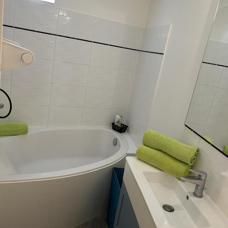 Rez de chaussée avec cour privée - Appartement 2 Chambres - 5