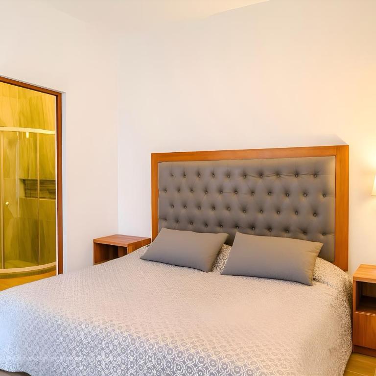 Suites C O V A D O N G A - Habitación Doble con baño privado - 10