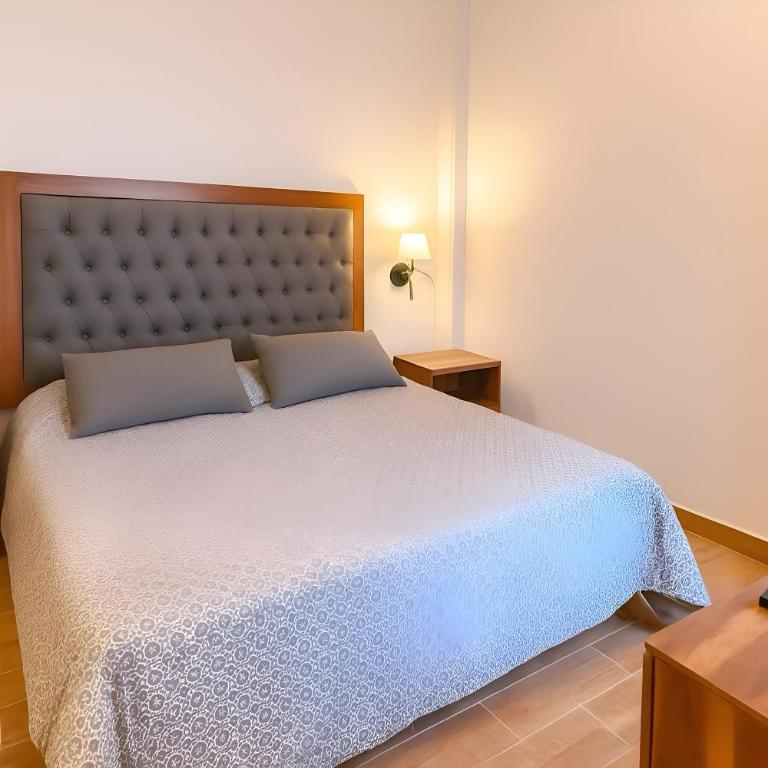 Suites C O V A D O N G A - Habitación Doble con baño privado - 9