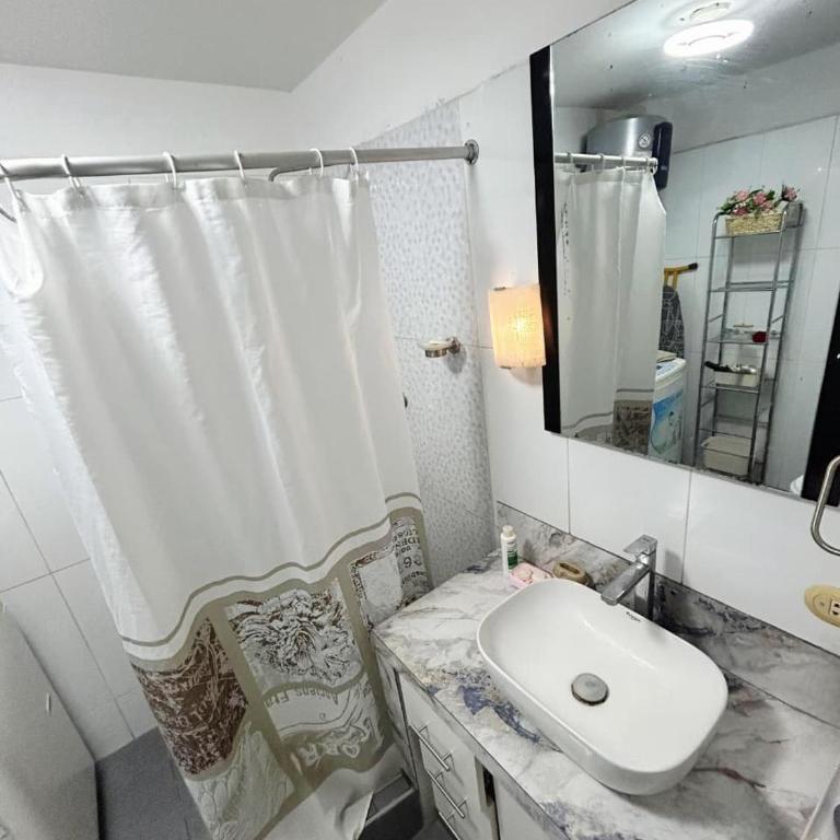 Adel Departamento - Ovalo Larco - Two-Bedroom Apartment - 4