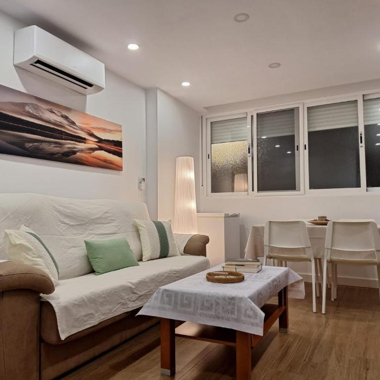Castel Málaga Home - Three-Bedroom Apartment - 9