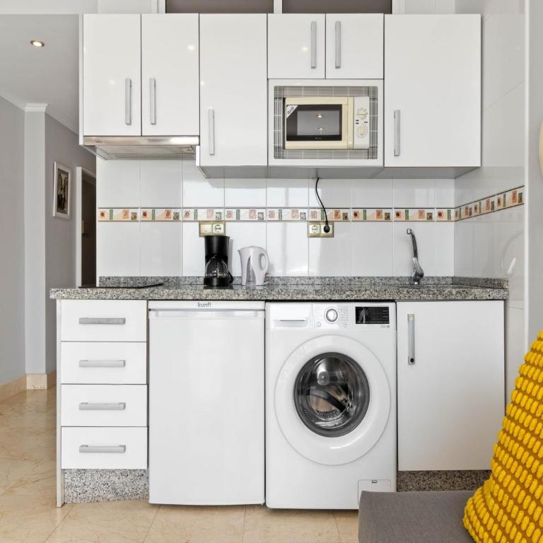 Studio in Torremolinos by Playa El Bajondillo - Apartment - 18