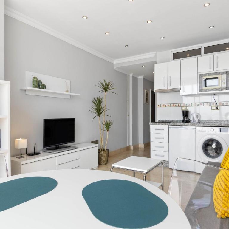 Studio in Torremolinos by Playa El Bajondillo - Apartment - 9