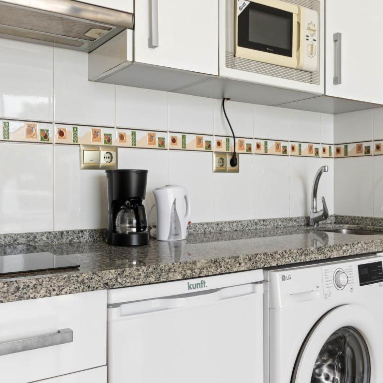 Studio in Torremolinos by Playa El Bajondillo - Apartment - 25