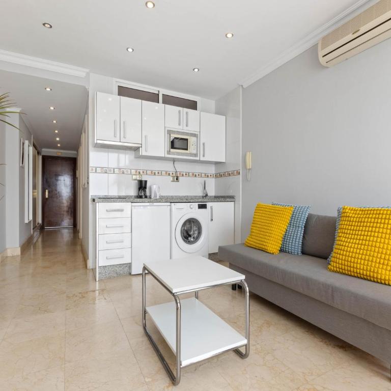 Studio in Torremolinos by Playa El Bajondillo - Apartment - 3