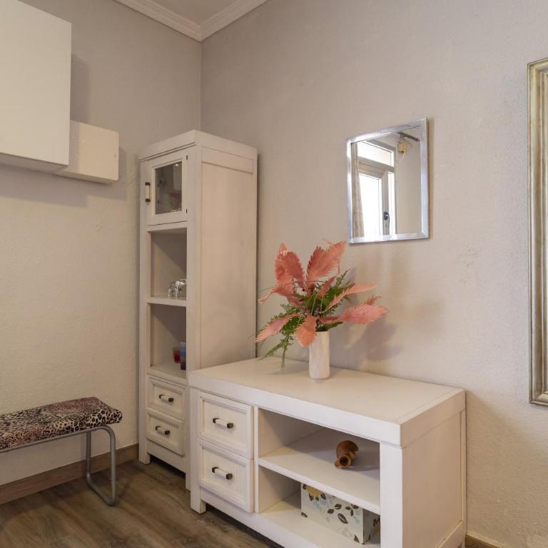 Encantadora Casa De Dos Plantas En Pleno Centro - Casa de 4 dormitorios - 13