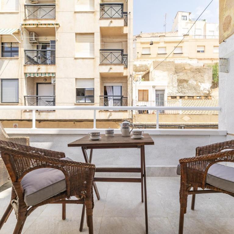 Encantadora Casa De Dos Plantas En Pleno Centro - Casa de 4 dormitorios - 20