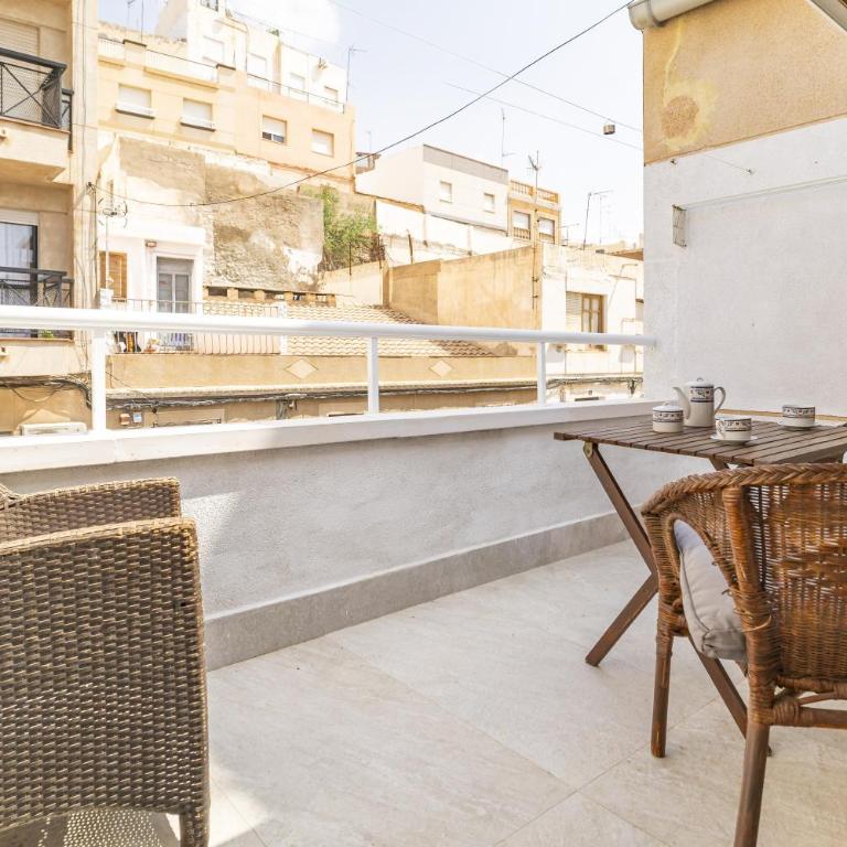 Encantadora Casa De Dos Plantas En Pleno Centro - Casa de 4 dormitorios - 21