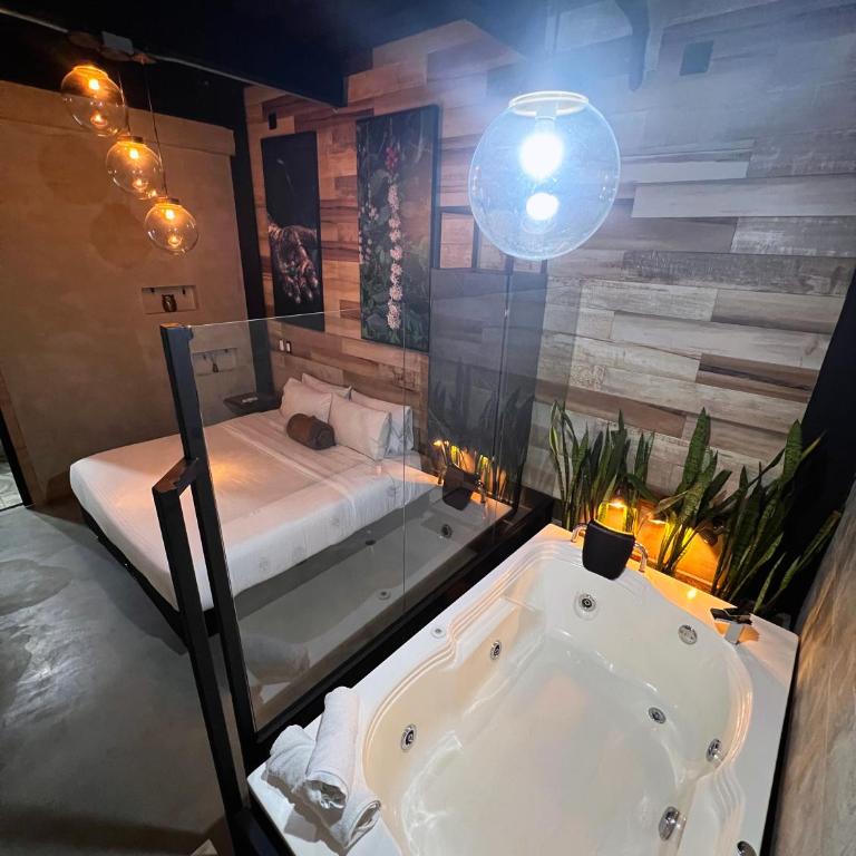 Lleras Luxury - King Bed & Private Jacuzzi - Suite Deluxe con bañera de hidromasaje - 35