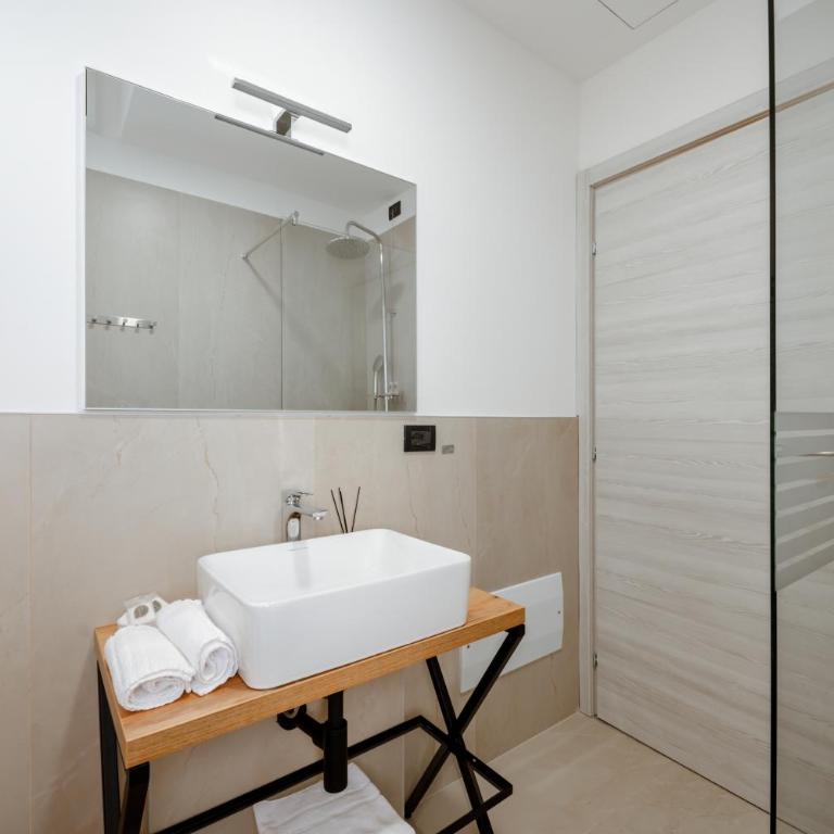 Independent Rooms - Camera Matrimoniale Superior - 9