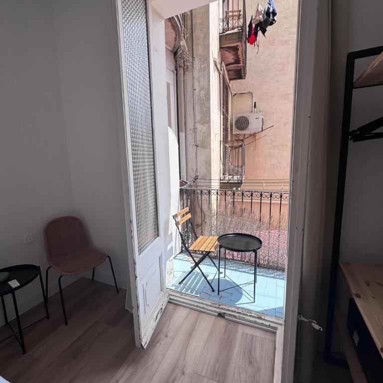 Calma House Barcelona - Single Room with Shared Bathroom - 4