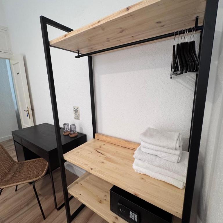 Calma House Barcelona - Double Room with Extra Bed - 3